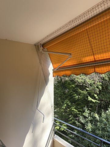 Balcon avec toile solaire