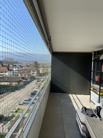 Balcon avec toile solaire
