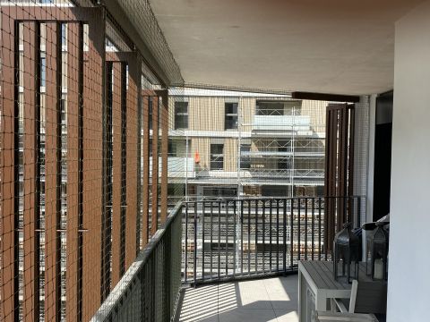 Balcon avec toile solaire