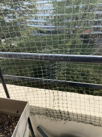 Balcon avec toile solaire