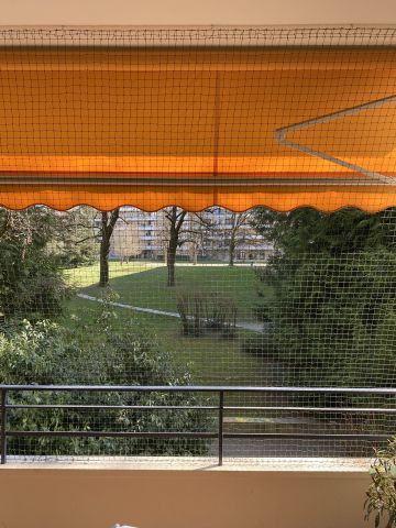 Balcon avec toile solaire