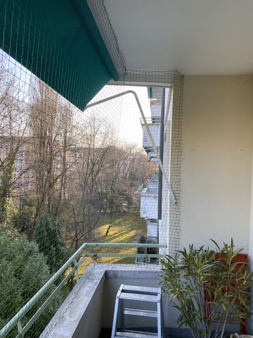 Balcon avec toile solaire