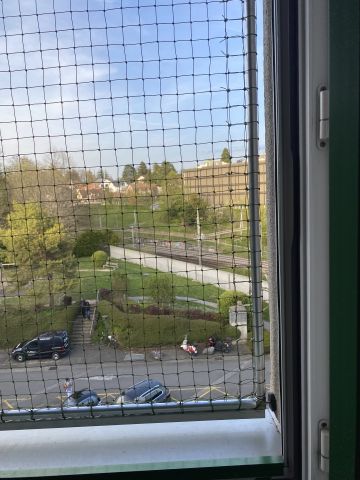 Balcon avec toile solaire