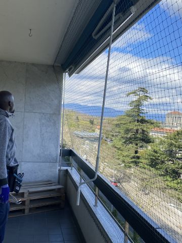 Balcon avec toile solaire