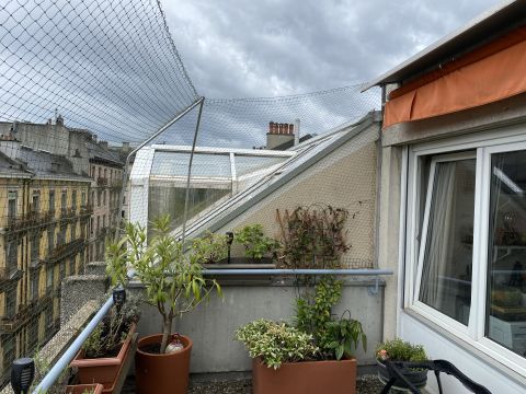 Balcon avec toile solaire
