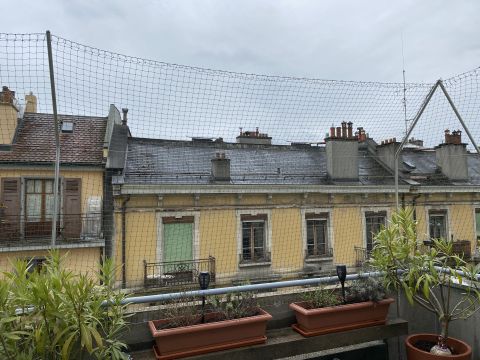 Balcon avec toile solaire