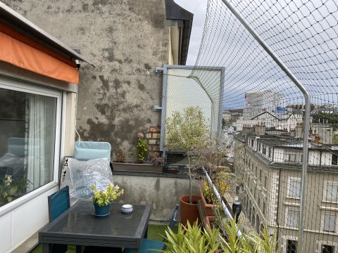 Balcon avec toile solaire