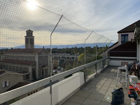Balcon avec toile solaire