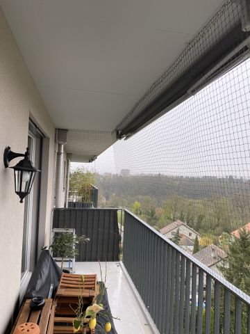 Balcon avec toile solaire