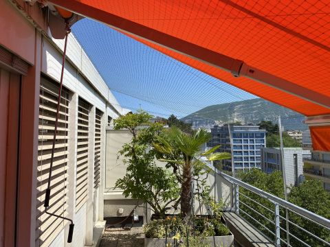 Balcon avec couverture