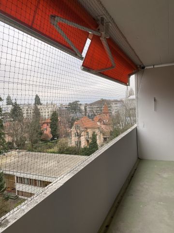 Balcon encastré avec toile solaire