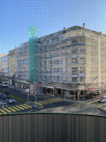 Balcon circulaire rambarde-plafond