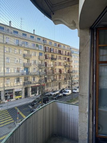 Balcon circulaire rambarde-plafond