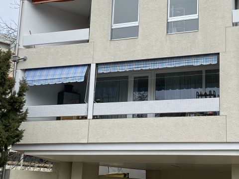 Balcon avec toile solaire