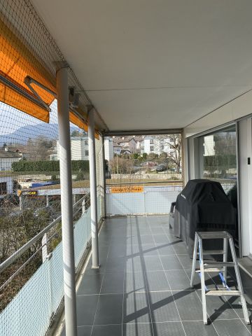 Balcon encastré toile solaire