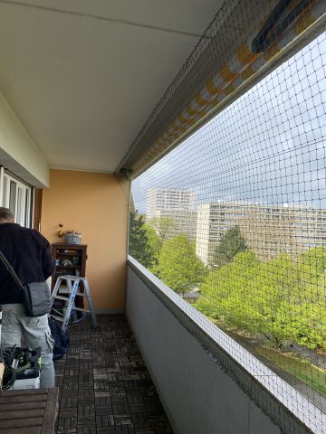 Balcon encastré avec toile solaire