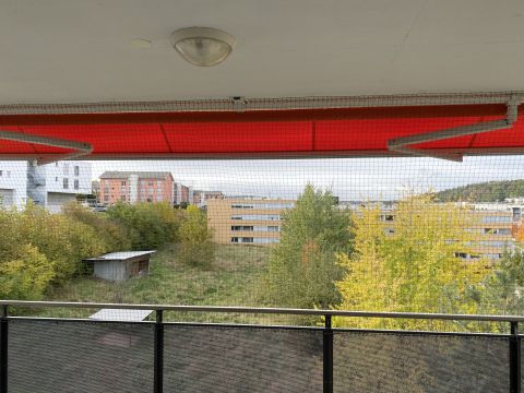 Balcon encastré avec toile solaire