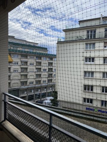 Balcon encastré avec toile solaire