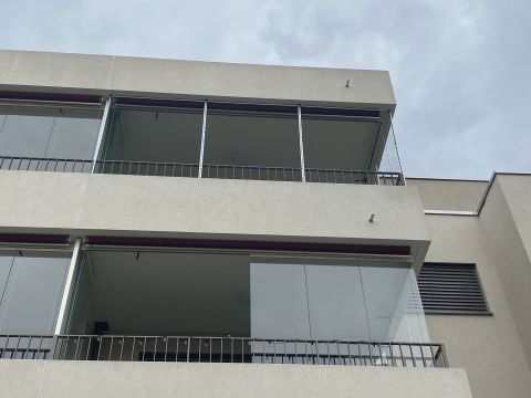 Balcon moderne sans percer