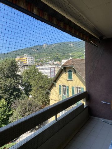 Balcon encastré avec toile solaire