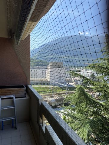 Balcon encastré avec toile solaire