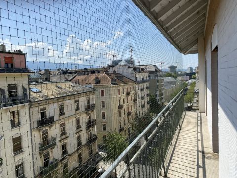 Balcon long sous avant toit