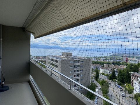 Balcon avec toile solaire