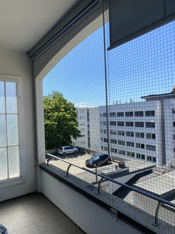 Balcon encastré avec toile solaire