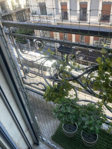 Cadre pour porte, filet coulissant