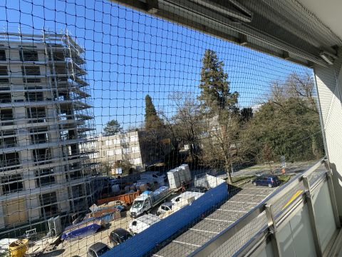 Balcon avec toile solaire