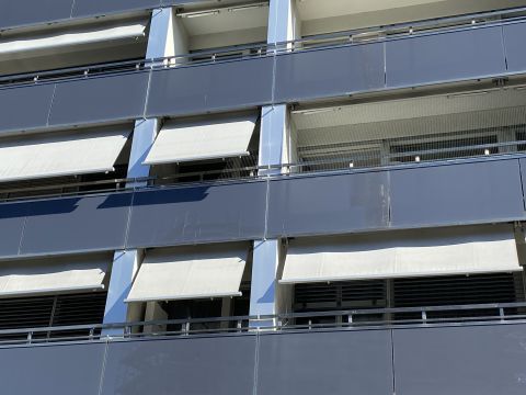 Balcon avec toile solaire