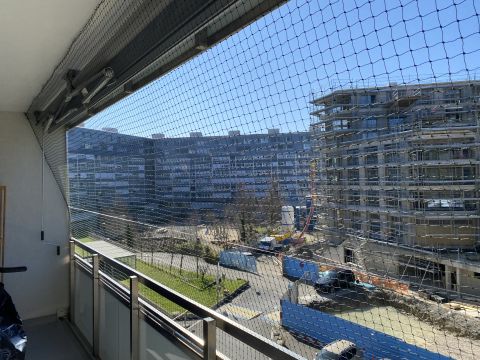 Balcon avec toile solaire