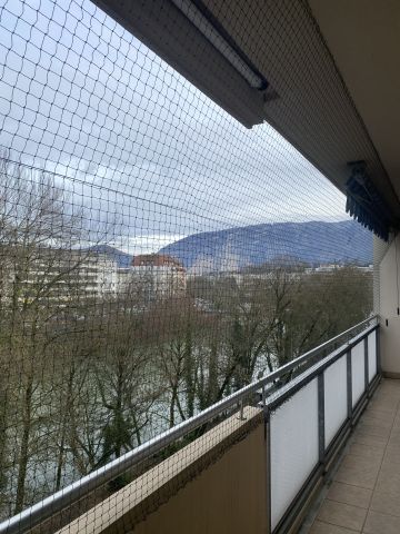 Loggia avec toile solaire