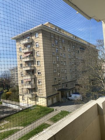 Balcon avec store