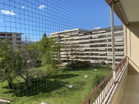 Balcon avec store