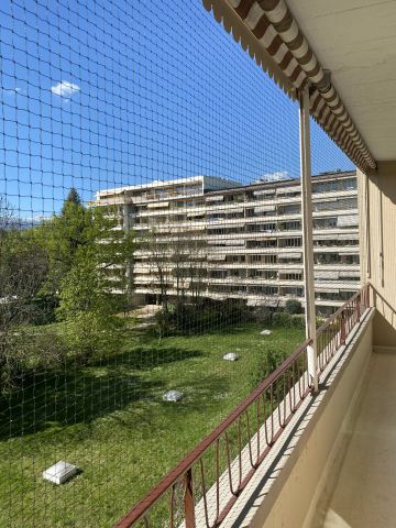 Balcon avec store