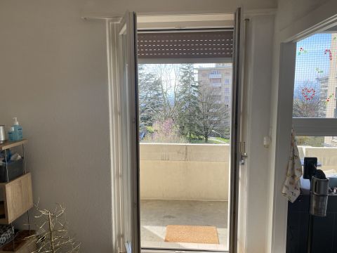 Balcon avec store
