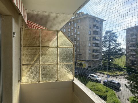 Balcon avec store