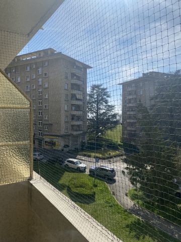 Balcon avec store