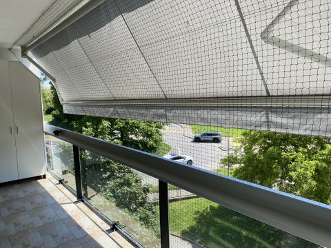 Balcon avec store