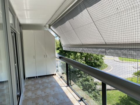 Balcon avec store