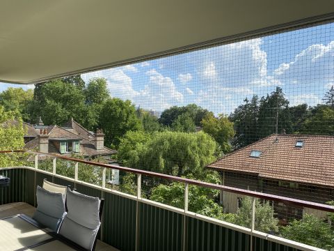 Balcon avec rideaux