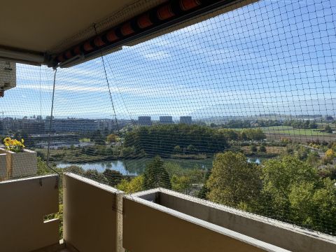 Balcon avec toile solaire