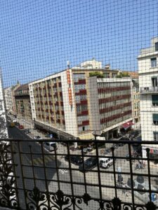 Filet de Protection pour Chat sur un balcon: 3 cotés, du sol au plafond