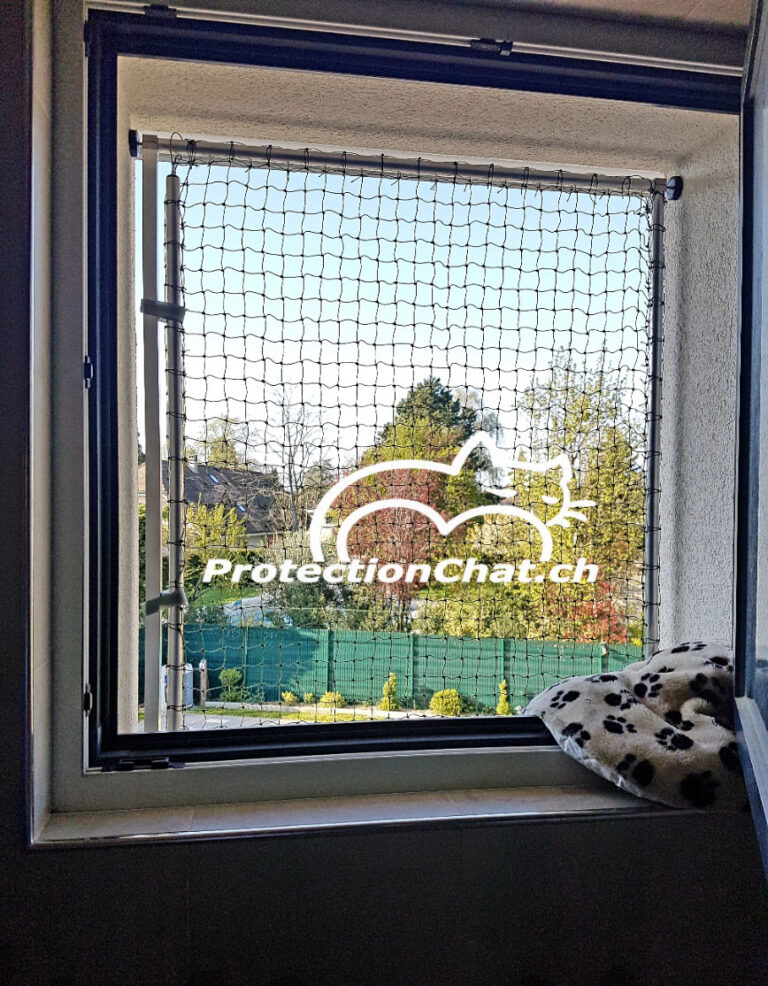 Protection Chat cat safety frame with sliding net and no-drill fixing, interior