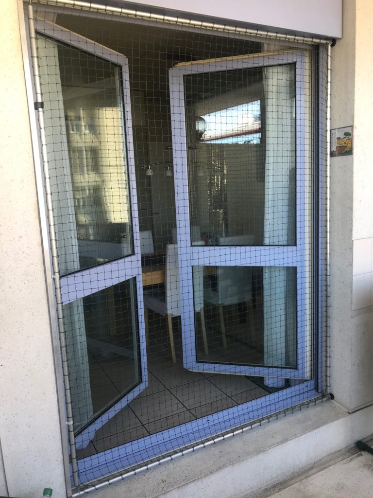 Protection Chat French window with sliding net