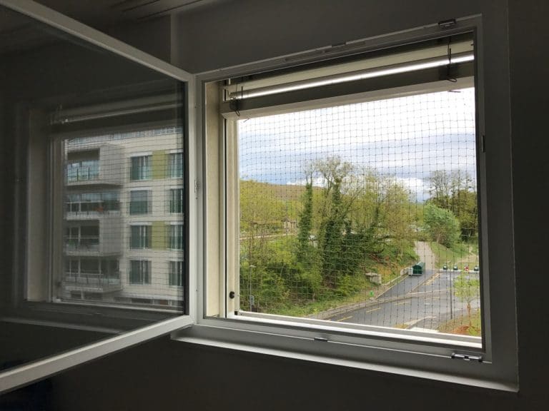 Protection Chat window without drilling the walls...